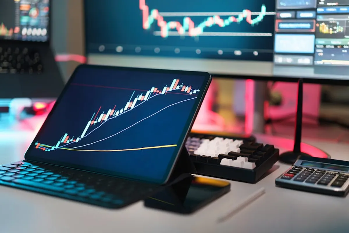 FTSE: Price, Outlook, Risks, and Market Signals