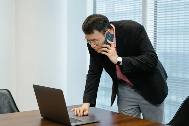 How Virtual Phone Numbers Help Remote Teams